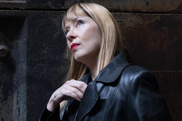Suzanne Vega - Flying With Angels