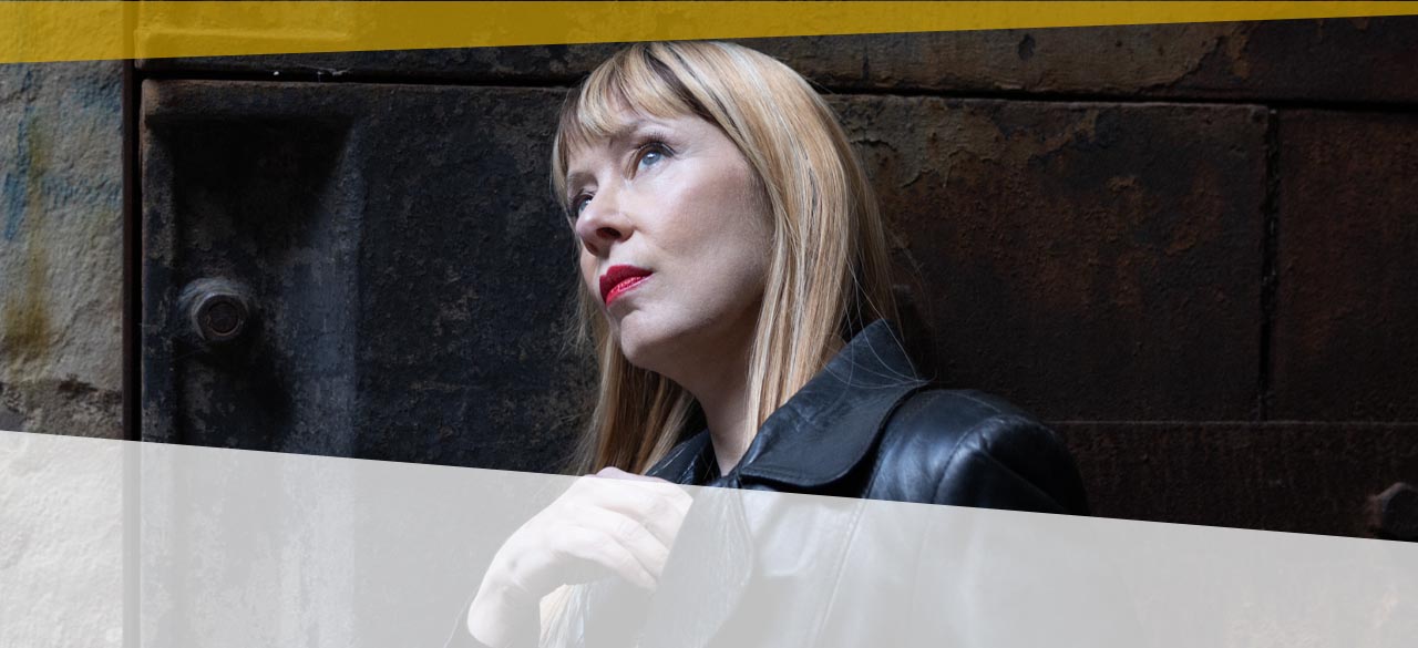 Suzanne Vega - Flying With Angels